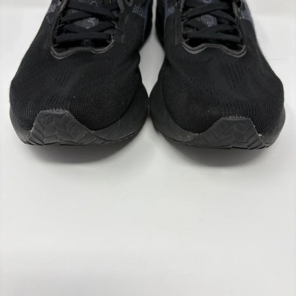 ASICS Novablast 5 Mens Size 10 Black Athletic Running Shoes Sneakers (1011B974)